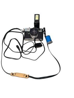 Vtg Yashica Lynx 5000E 35mm Flash, Case & Charger Retro